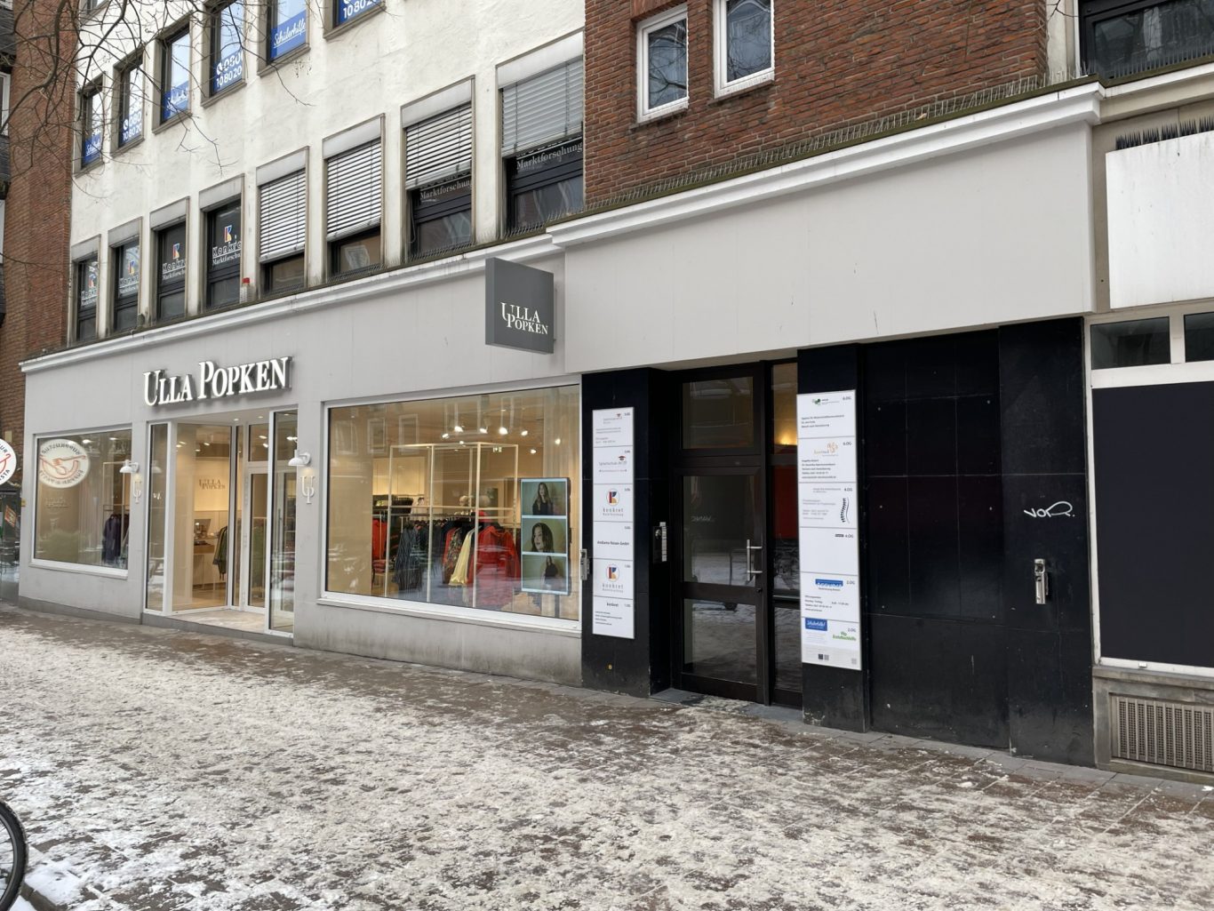 Eingang zur Beratungspraxis (6. Etage) Eingang rechts neben dem Modegeschäft